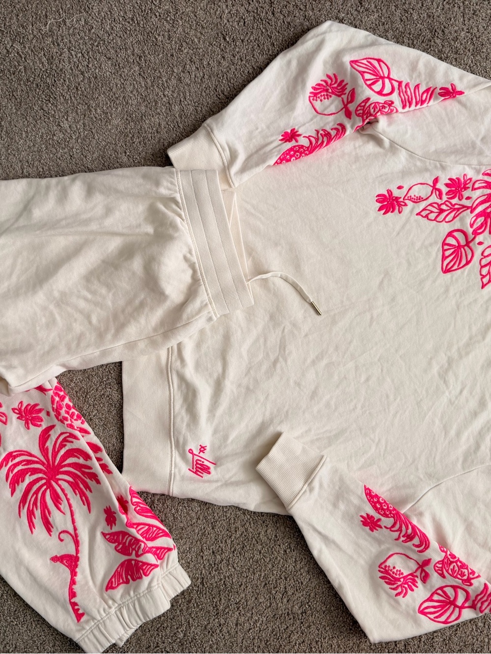 NWOT Lilly Pulitzer Ballad & Joggers Set - Picture 2 of 7